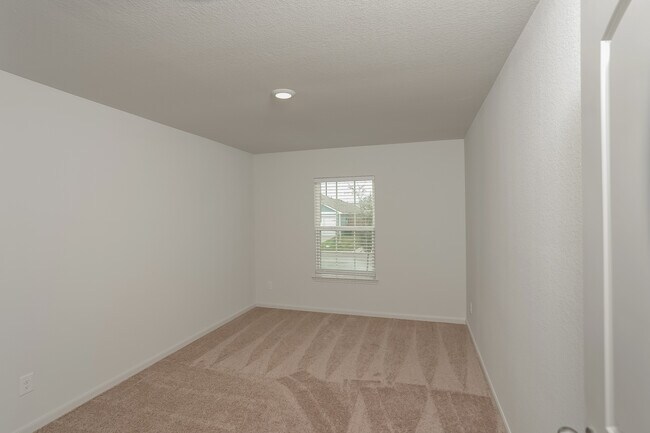 Building Photo - 11923 Lake Park