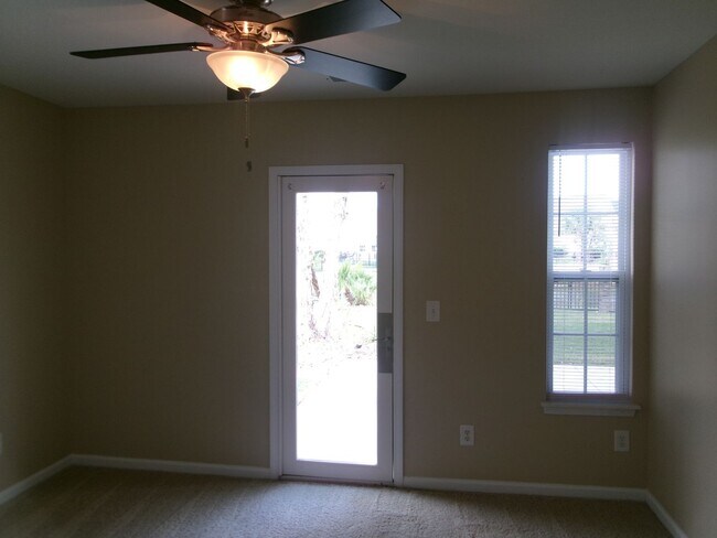 Building Photo - 4 bedroom, 3 bath home in Surfside Beach Club