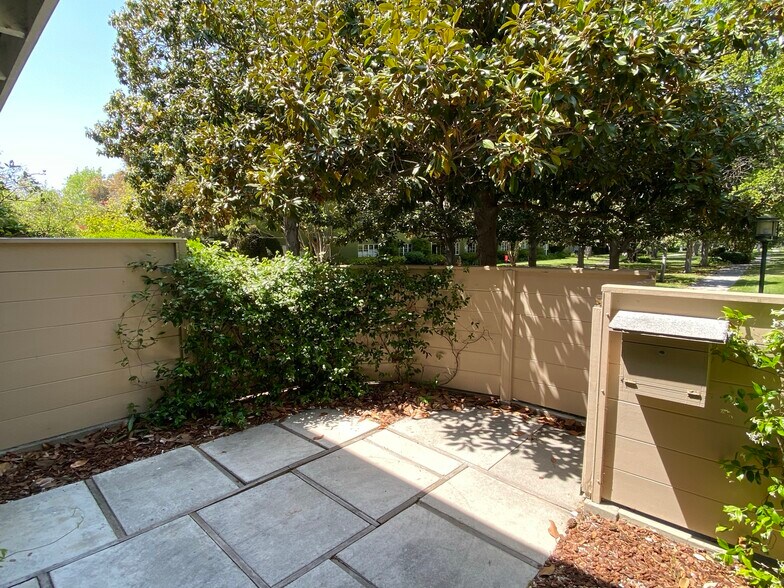 Patio - 5414 Village Grn