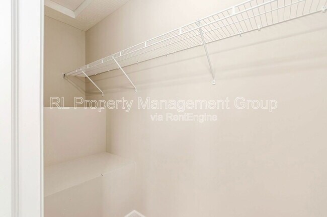 Building Photo - 578 Tallman St