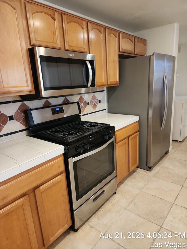 Building Photo - 664 Peachy Canyon Cir