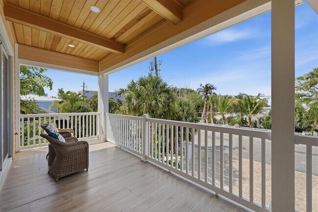 Building Photo - 113 Aqua Ln