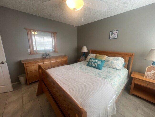 Building Photo - 3 Bed / 2 Bath House at INDIAN PALMS CC** ...