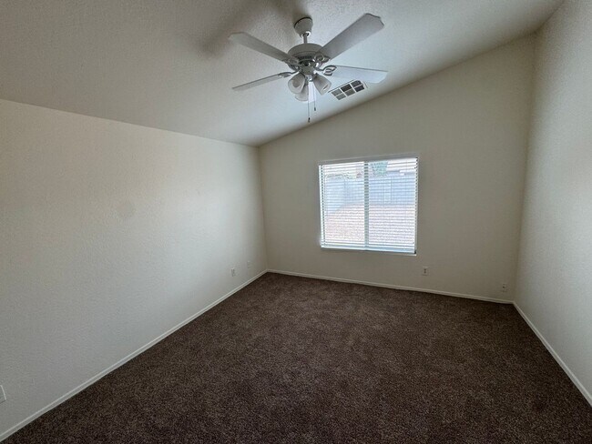 Building Photo - 1225 W Darrel Rd
