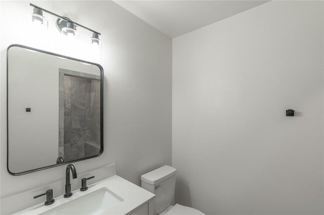 Building Photo - 531 Parkhill Cir