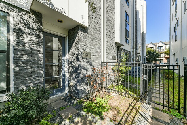 Building Photo - 2824 Clay St