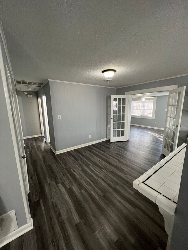 Building Photo - 3307 Kingsbury St