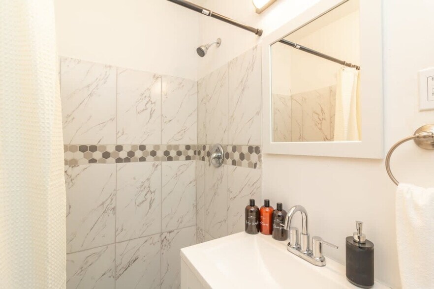 Building Photo - 1529 Brazil Ave