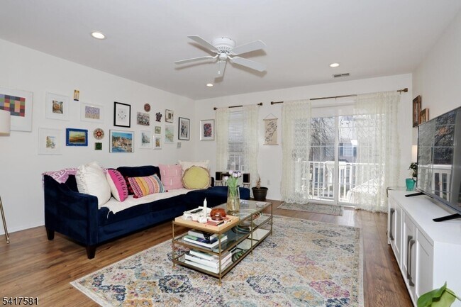 Building Photo - 2051 Charles Ct