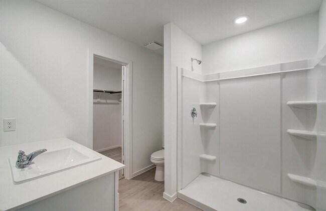 Building Photo - 18037 le gotte