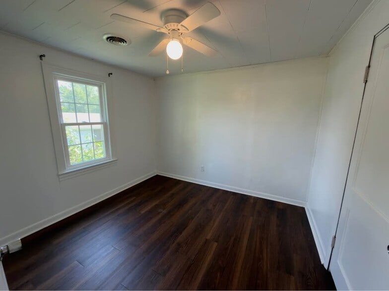 Building Photo - 103 Pelican Ln