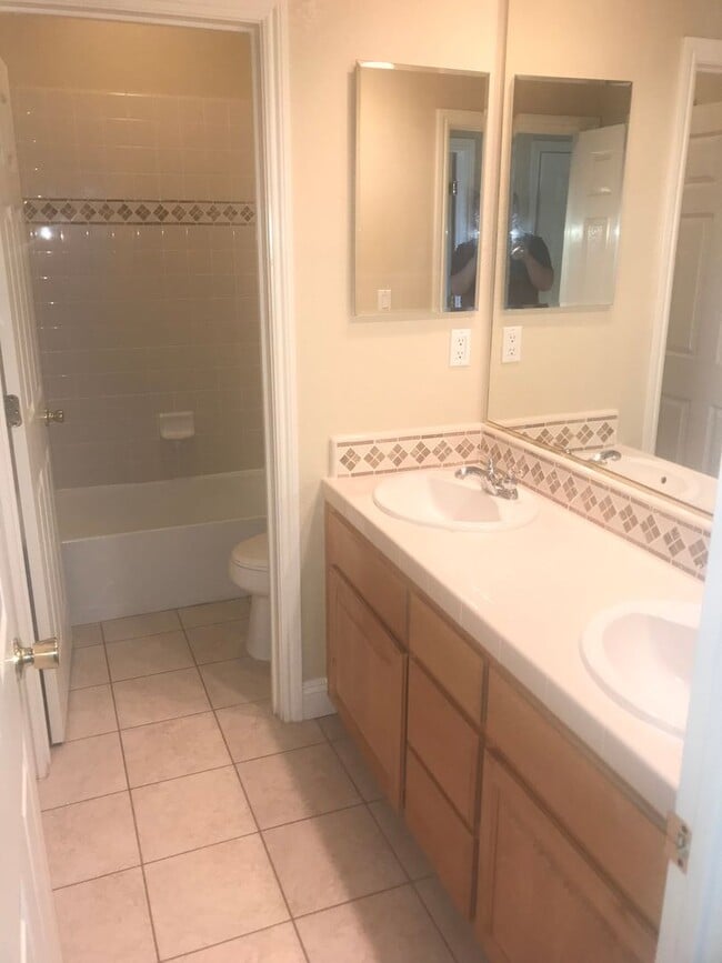 Building Photo - 4 Bed | 3 Bath | 2658 SF |Two Story | 3 car garage home | Tenant pays $200 for WS&G