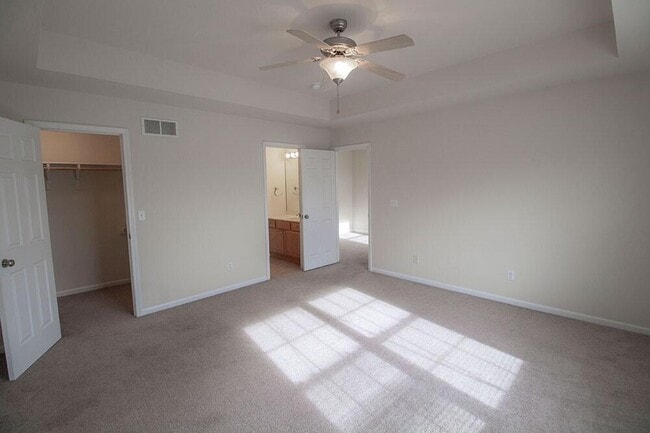 Building Photo - 1932 Center St