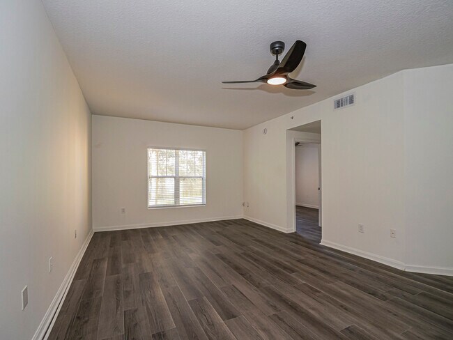 Building Photo - 5090 Fairways Cir