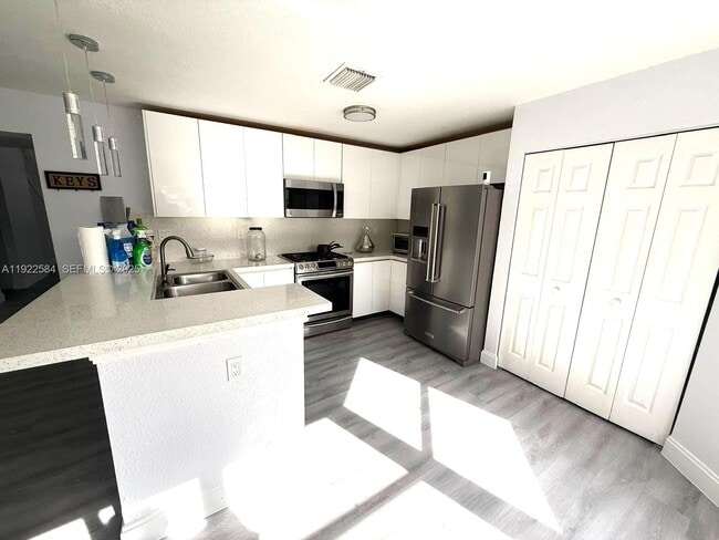 Building Photo - 9352 SW 155th Ave