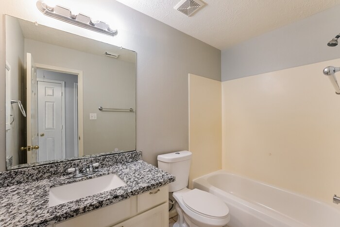 Building Photo - 3015 Quail Run Dr