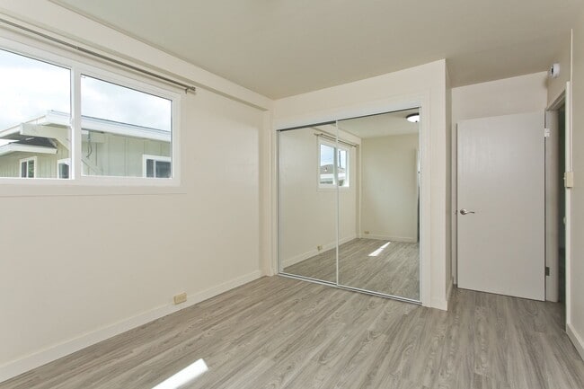 Building Photo - Single Family