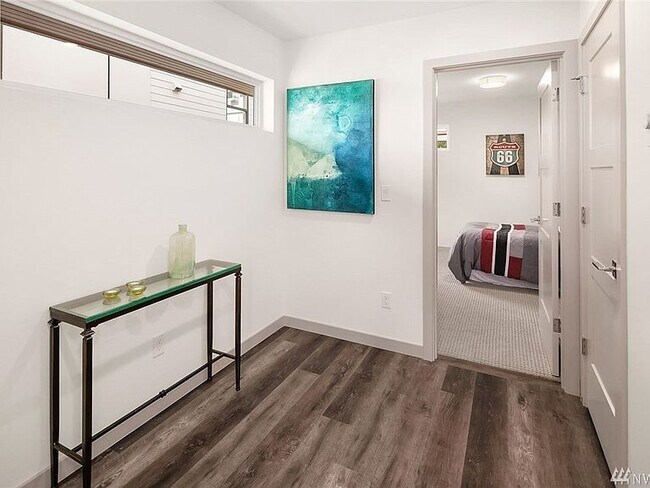 Building Photo - 1631 S King St