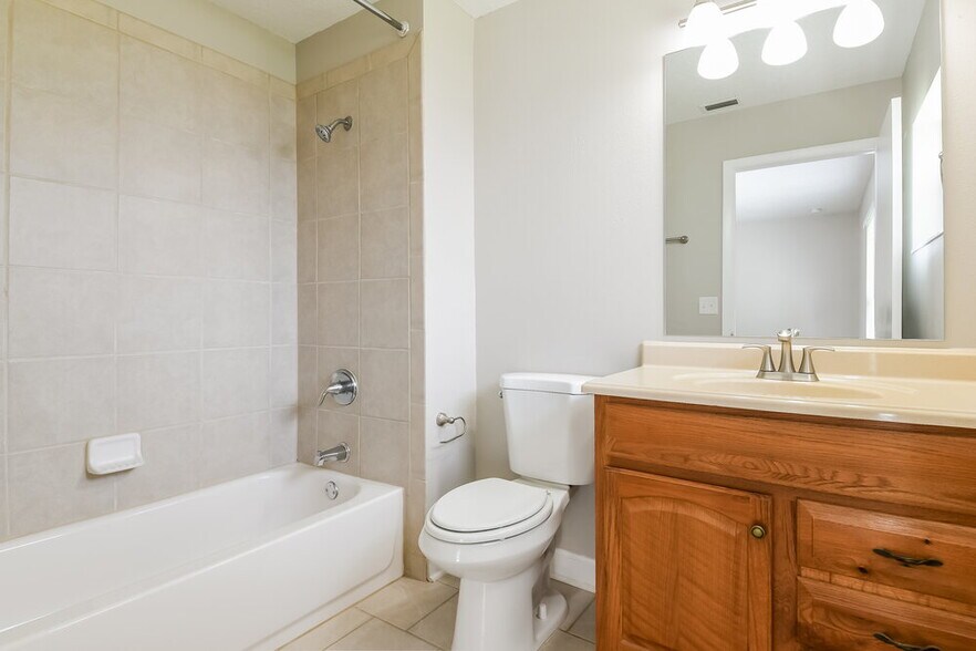 Building Photo - 10416 Calle De Flores Dr