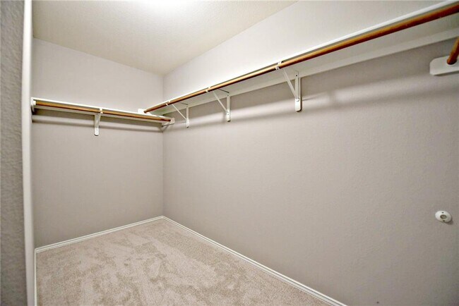 Building Photo - 510 Golden Gate Dr