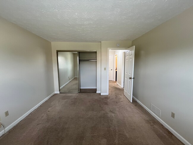 Building Photo - 7271 Beacon Hill Dr