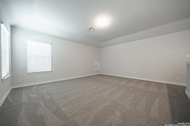 Building Photo - 909 Rolling River