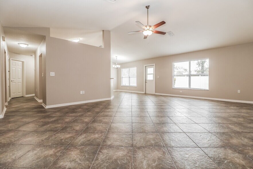 Building Photo - 14080 Barlington St