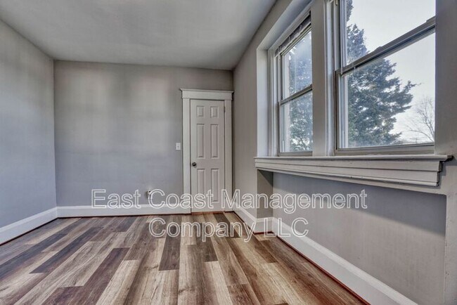 Building Photo - 2110 Taylor Ave