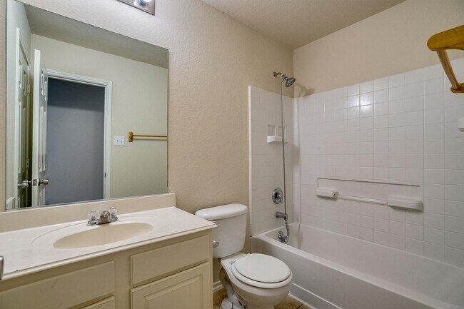Building Photo - 5137 Bayridge Ct