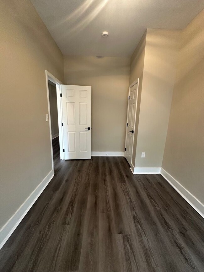Building Photo - Newly Renovated 4BR/2BA Family Home in Win...