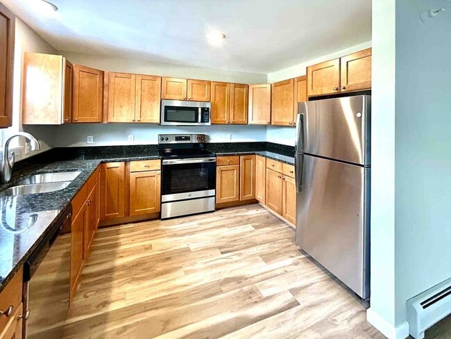 Building Photo - 1 bed, 1 bath independent senior living (55+ years of age) heat, hot water, & electricity include...