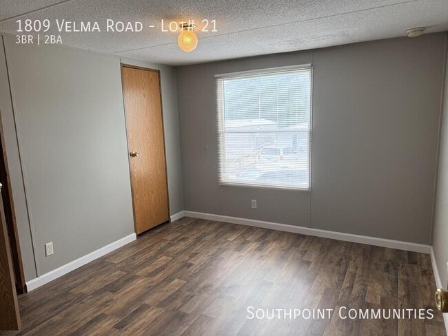 Building Photo - 1809 Velma Rd