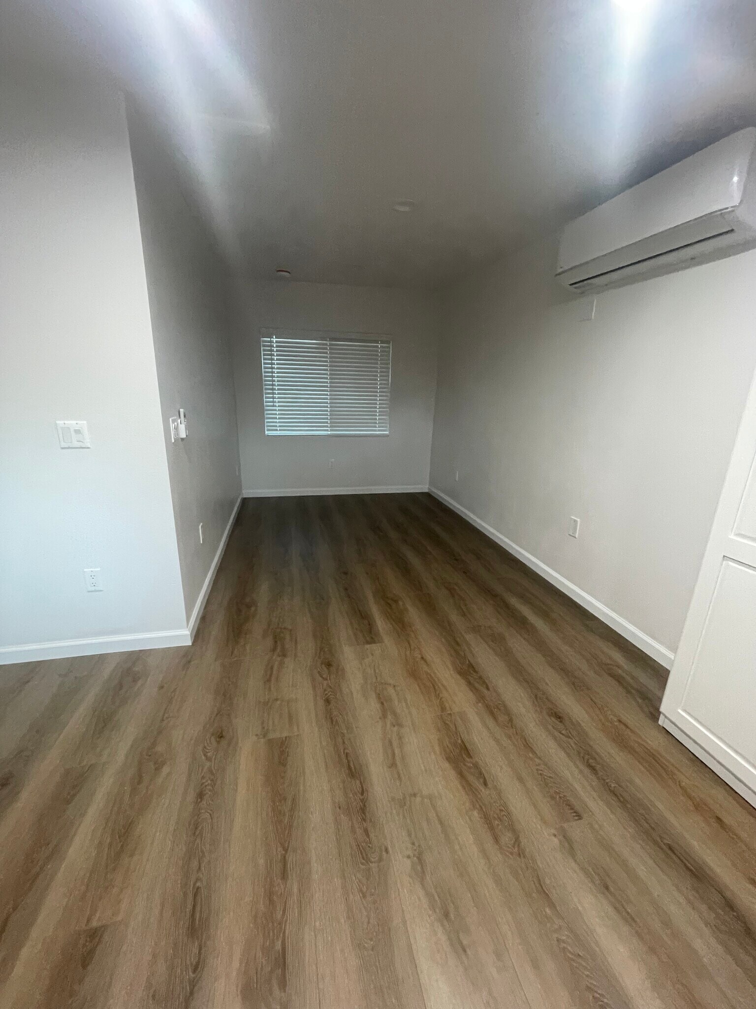 Building Photo - 9862 Orangewood Ave