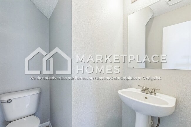 Building Photo - 10760 August Dr