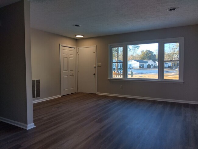 Building Photo - 7420 Bellehaven Dr