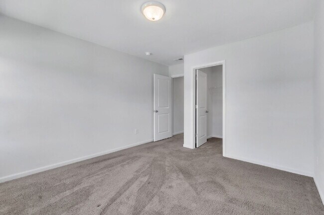 Building Photo - Modern 4-Bedroom Home in Butler Knoll in I...