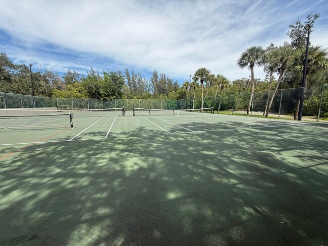 Building Photo - 1070 Sanibel Ct