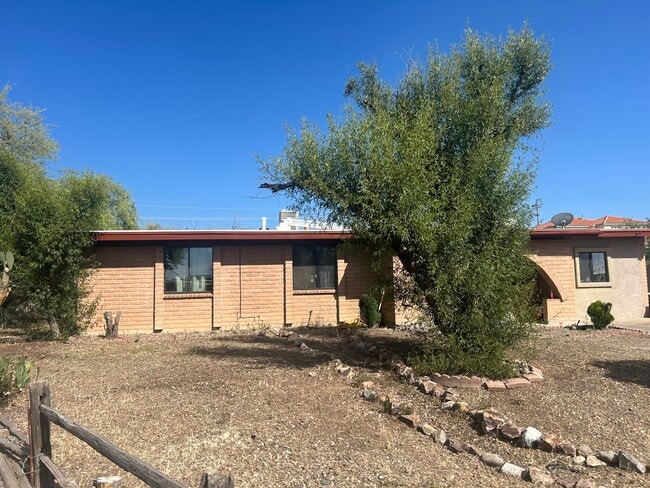 Building Photo - 2921 W Betsy Ross Pl