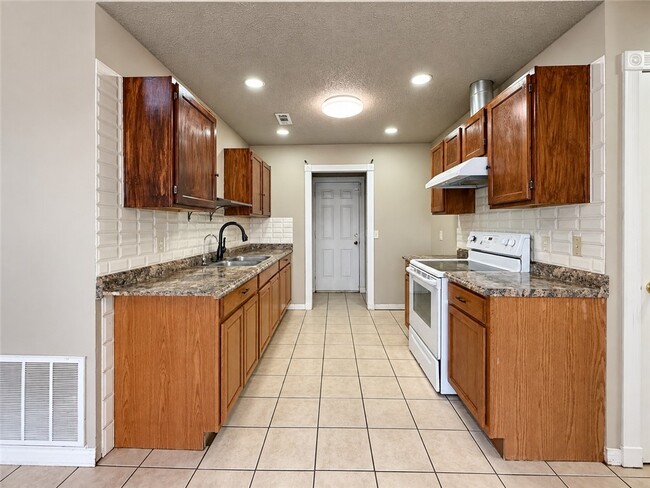 Building Photo - 2678 Brookside St