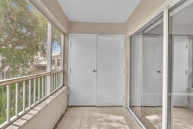 Building Photo - 2850 N Oakland Forest Dr