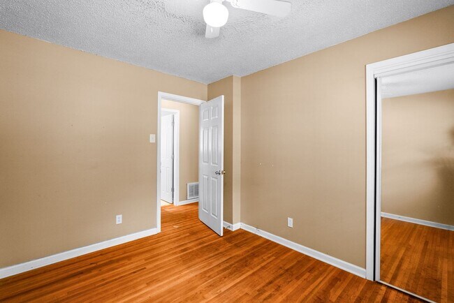 Building Photo - 6412 Chippewa Dr