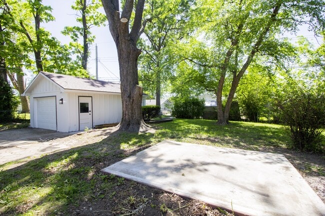 Building Photo - 6912 N Harrison St