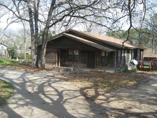 Building Photo - 169 Pine Song