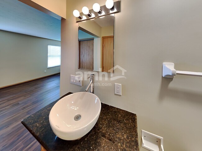 Building Photo - 8150 Creekstone Ln