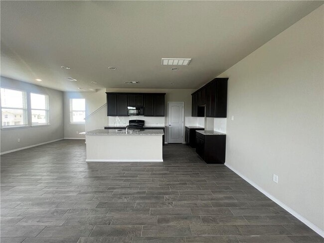 Building Photo - 5600 Respinto Dr