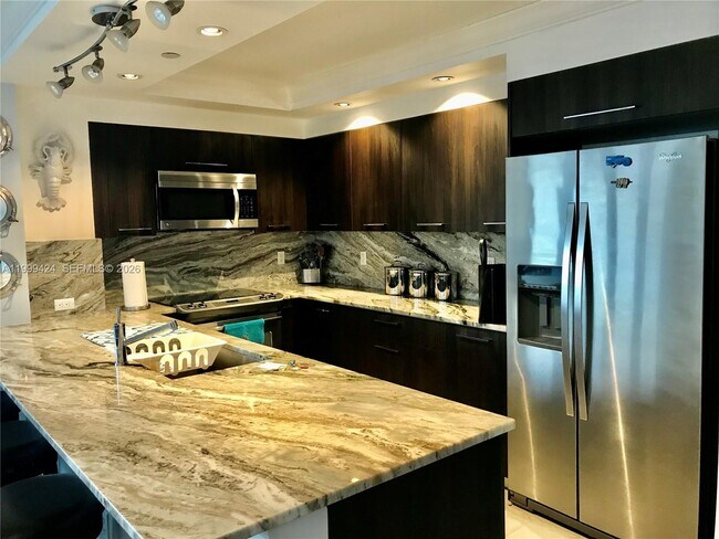 Building Photo - 6917 Collins Ave