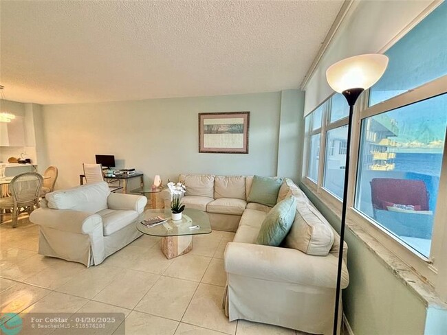 Building Photo - 3725 S Ocean Dr