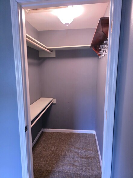 Master walk-in closet - 2842 Lake Forest Dr
