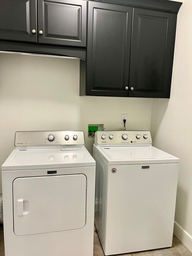 Laundry - 9403 Delphinium St