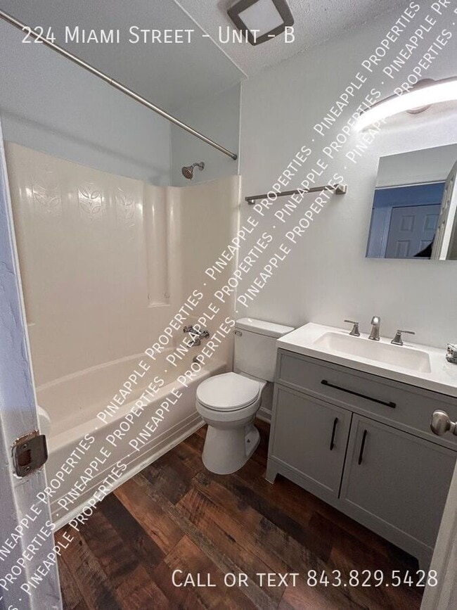 Building Photo - 224 Miami St